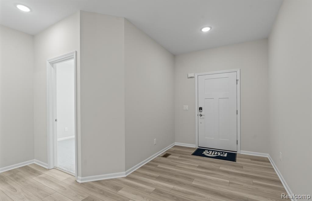 30112 Norway Drive, New Hudson, MI 48165 — Photo 5