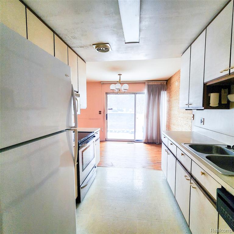 1922 Thornhill Place, Detroit, MI 48207 — Photo 10