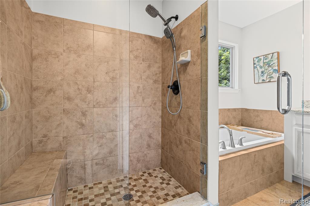 730 Leon Road, Walled Lake, MI 48390 — Photo 31