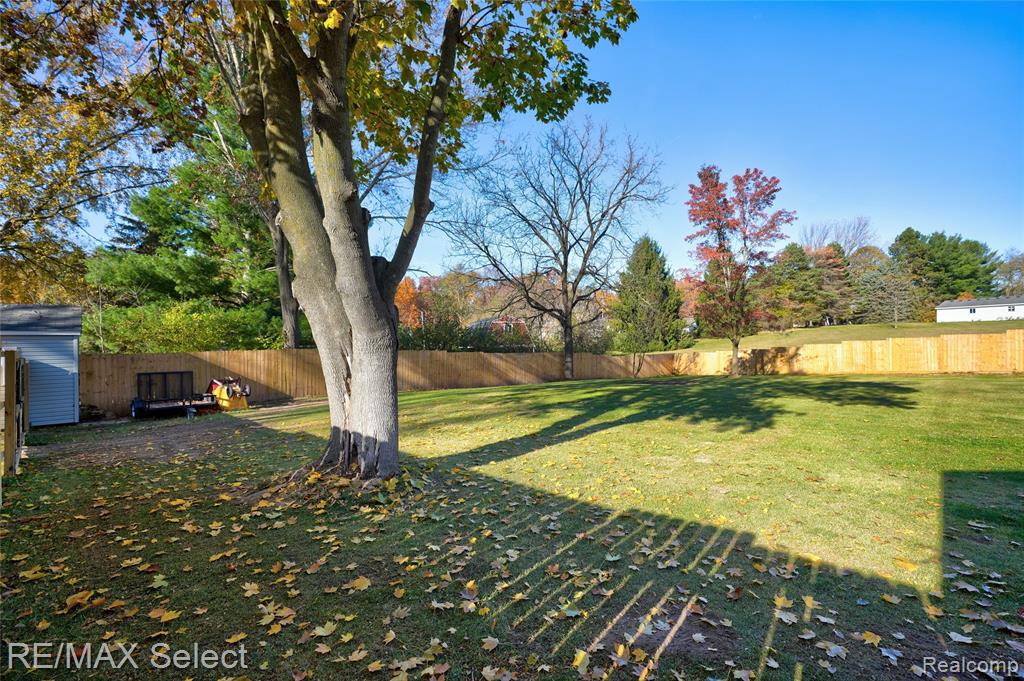 9367 Longmeadow Court, Fenton, MI 48430 — Photo 7