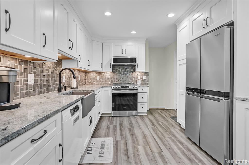 901 Ridge Road, Lake Orion, MI 48362 — Photo 25