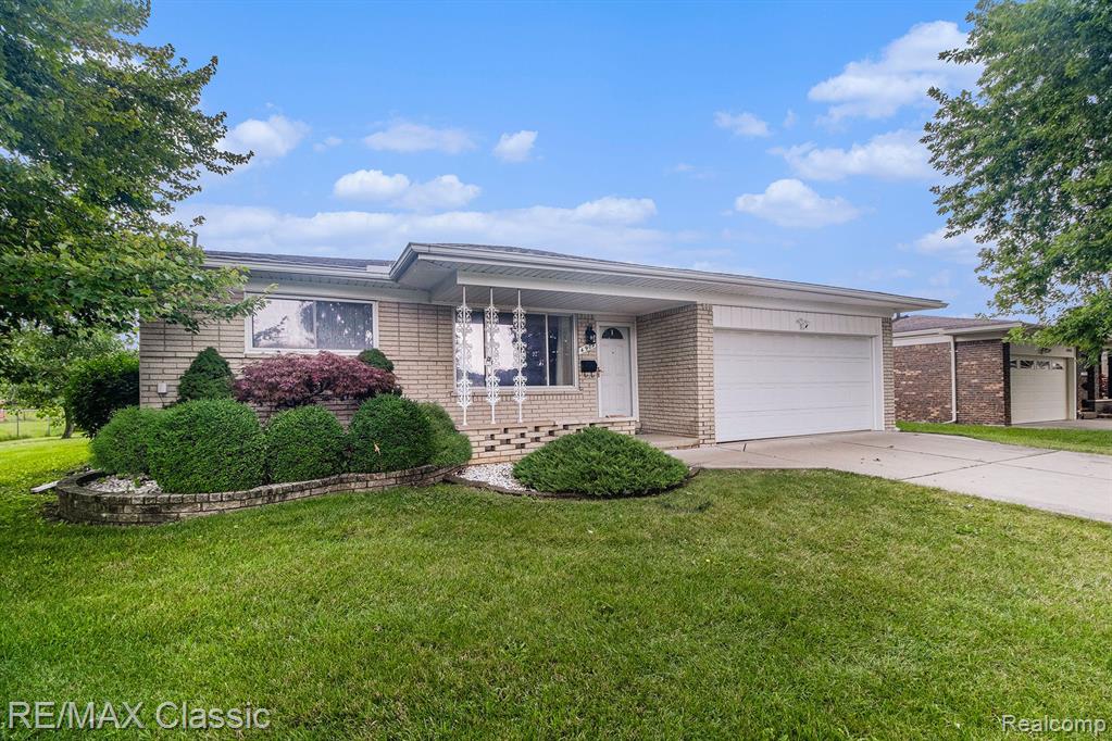 4909 DICKSON Drive, Sterling Heights, MI 48310 — front exterior
