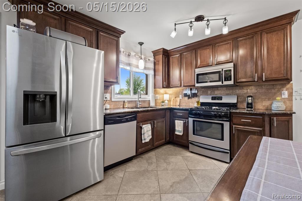 40769 Flagstaff Drive, Sterling Heights, MI 48313 — Photo 12