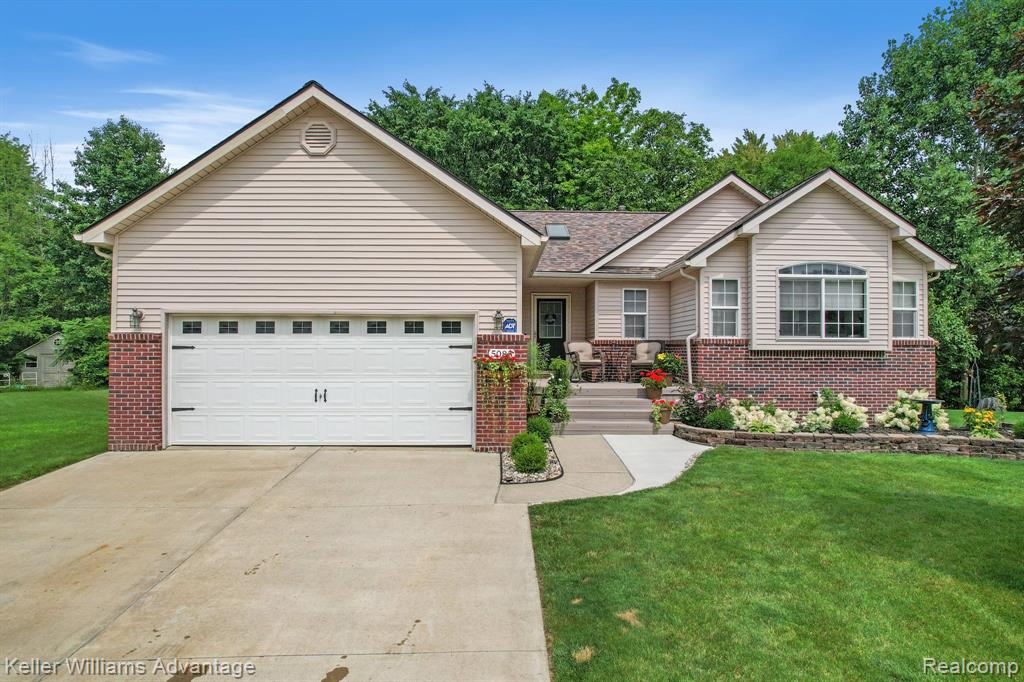 5085 HICKORY Trail, Grand Blanc, MI 48439 — Photo 2