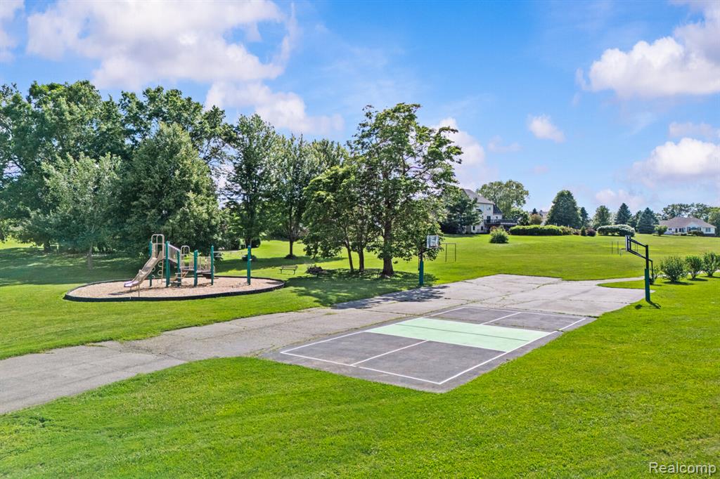 1131 Thorn Ridge Drive, Howell, MI 48843 — Photo 45