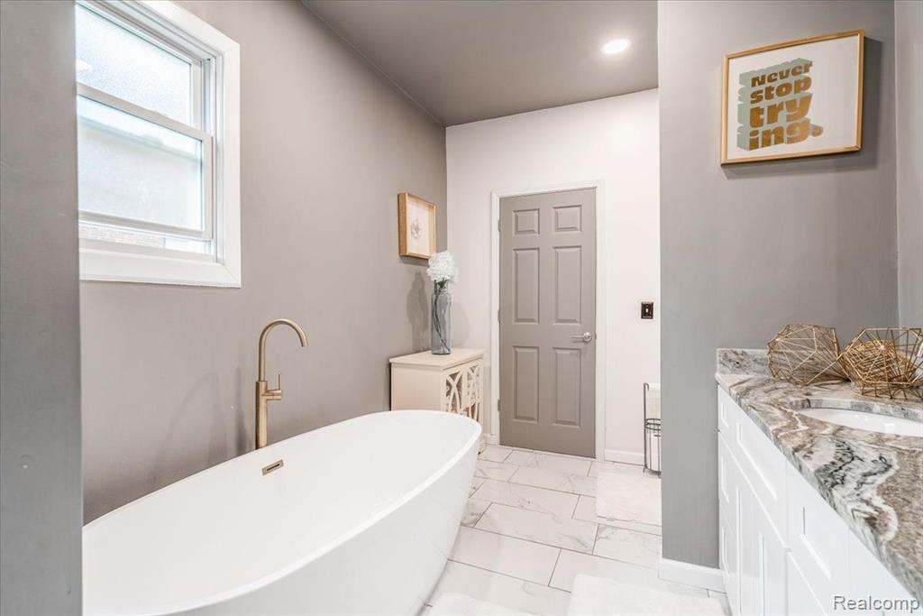4469 BENITEAU Street, Detroit, MI 48214 — Photo 20