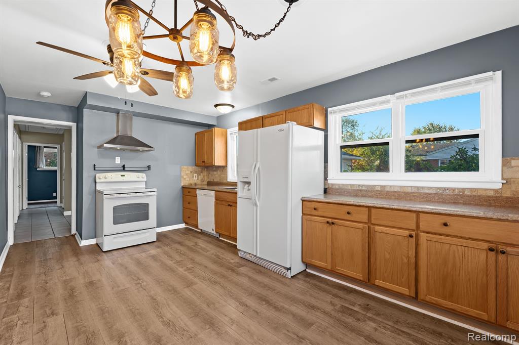 8946 OPORTO Street, Livonia, MI 48150 — Photo 15