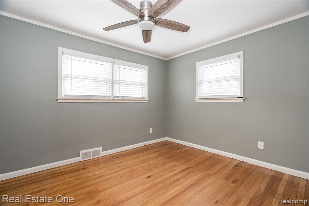 421 W Sunnybrook Drive, Royal Oak, MI 48073 — Photo 17