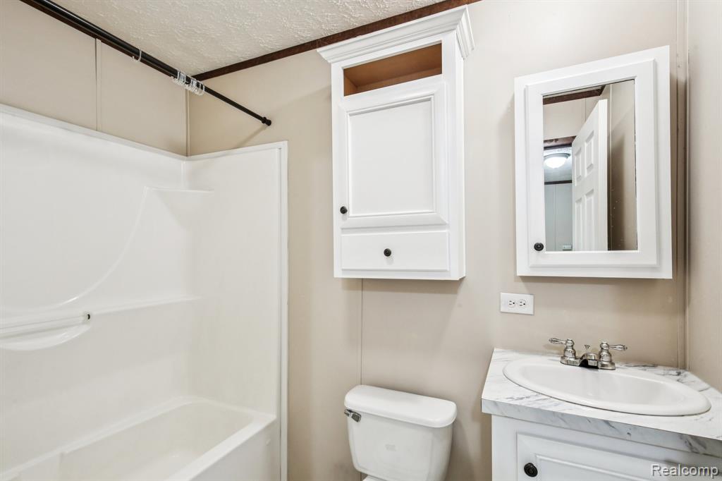 4726 Harrow Court, Sterling Heights, MI 48310 — Photo 15