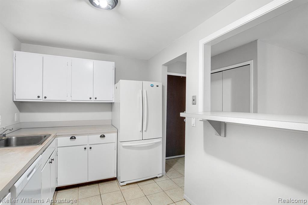 31993 W 12 MILE Road, 313, Farmington Hills, MI 48334 — Photo 11