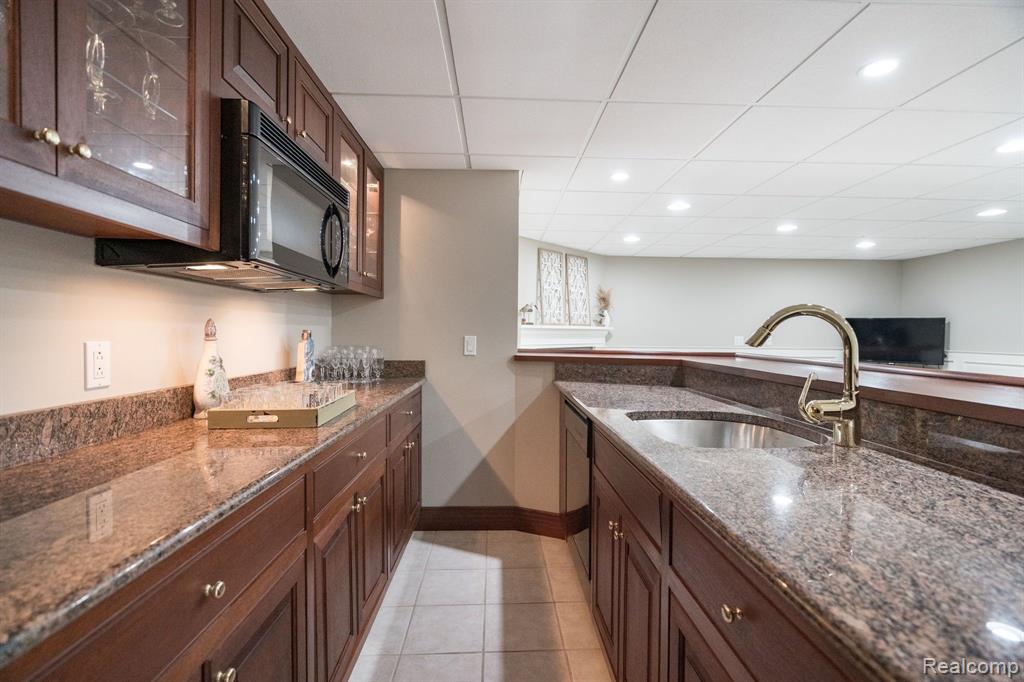 411 CHERRY TREE Lane, Rochester Hills, MI 48306 — Photo 45