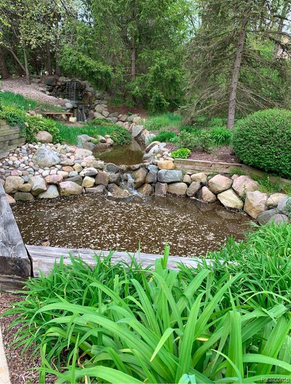 35053 KNOLLWOOD Lane, Farmington Hills, MI 48335 — Photo 61