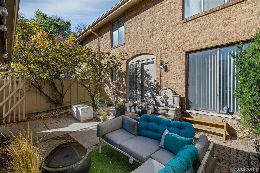 7406 Pebble pt, West Bloomfield, MI — Photo 37