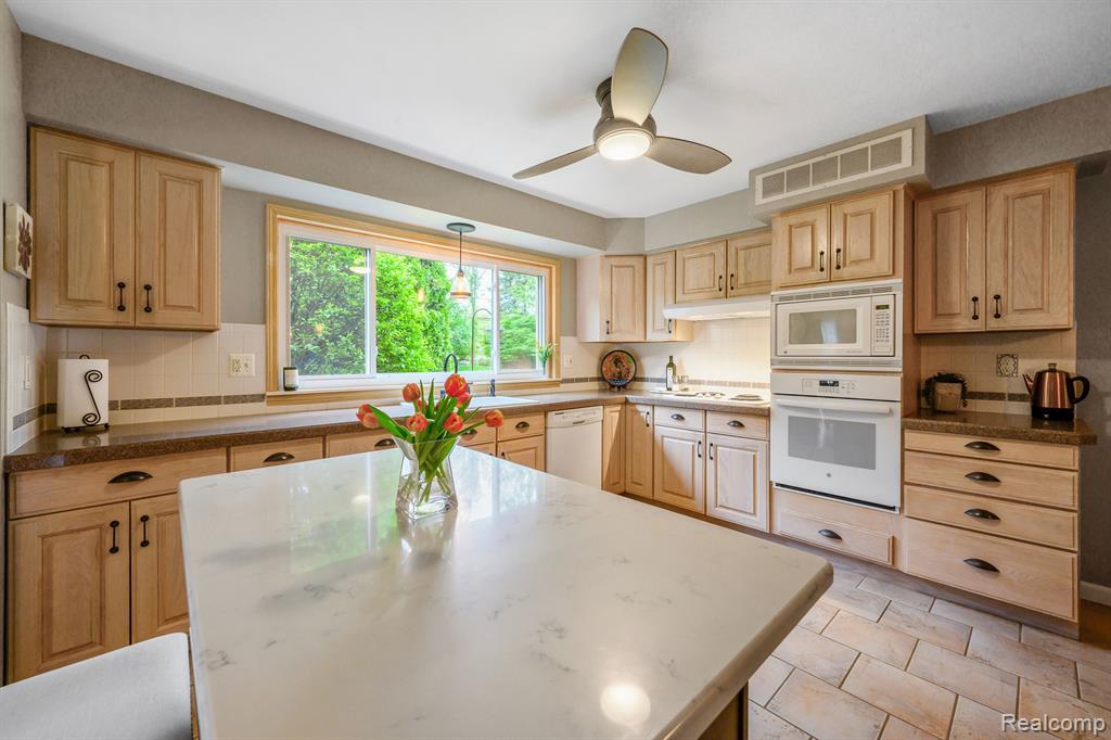 41988 BAINTREE Circle, Northville, MI 48168 — Photo 14