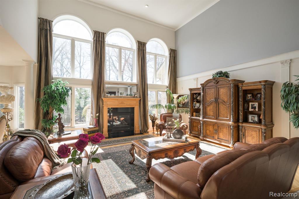 13056 Blue Lakes Circle, Shelby Twp, MI 48315 — Photo 2