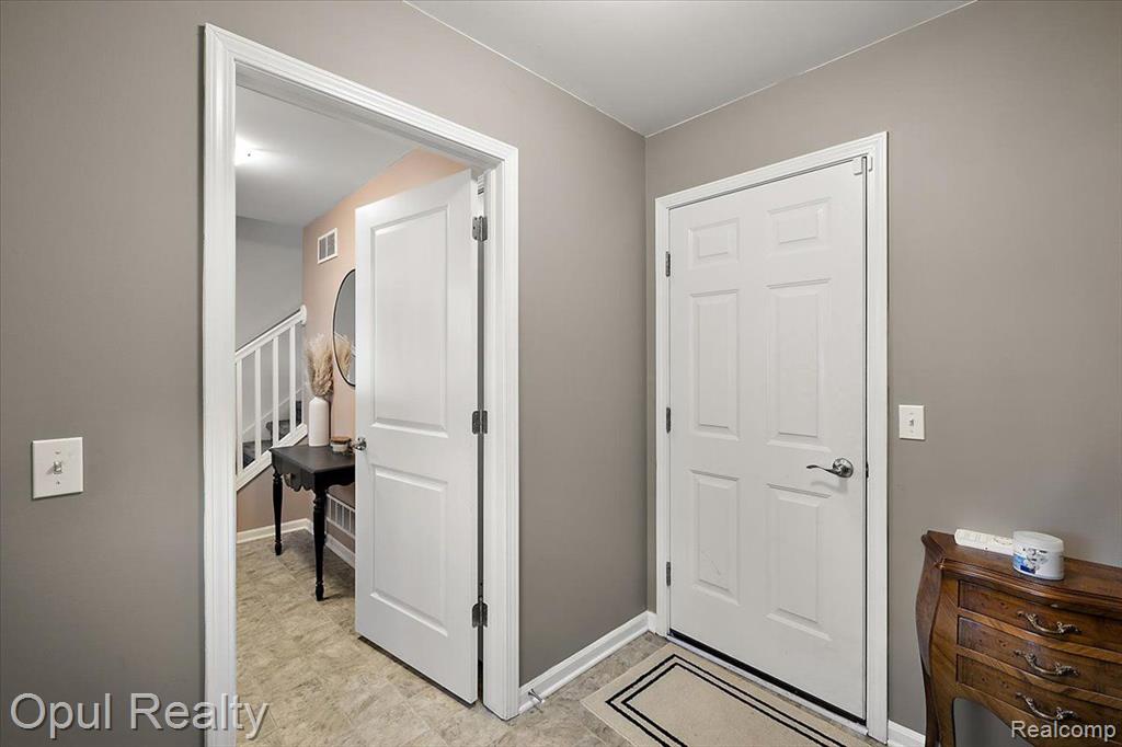 442 N WIXOM Road, Wixom, MI 48393 — Photo 7