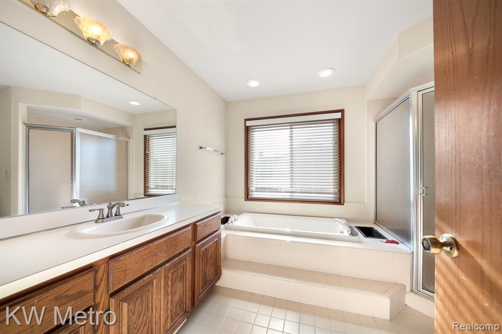 6031 HEARTHSIDE Drive, Troy, MI 48098 — Photo 11