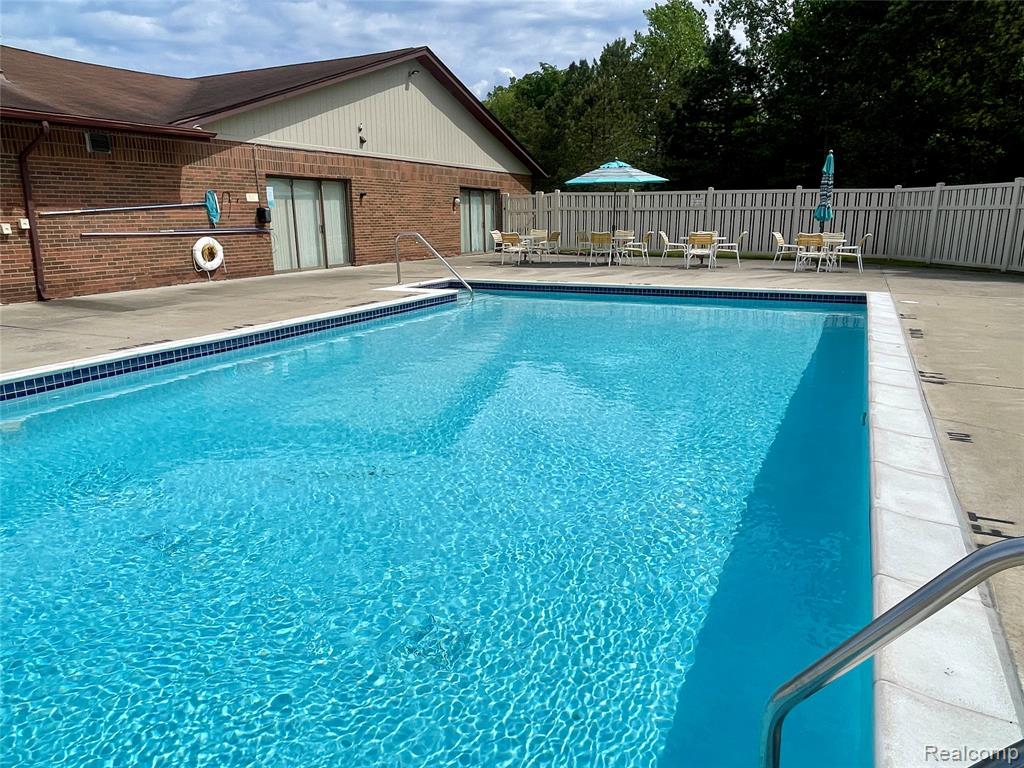 33765 Pondview Circle, Livonia, MI 48152 — Photo 26