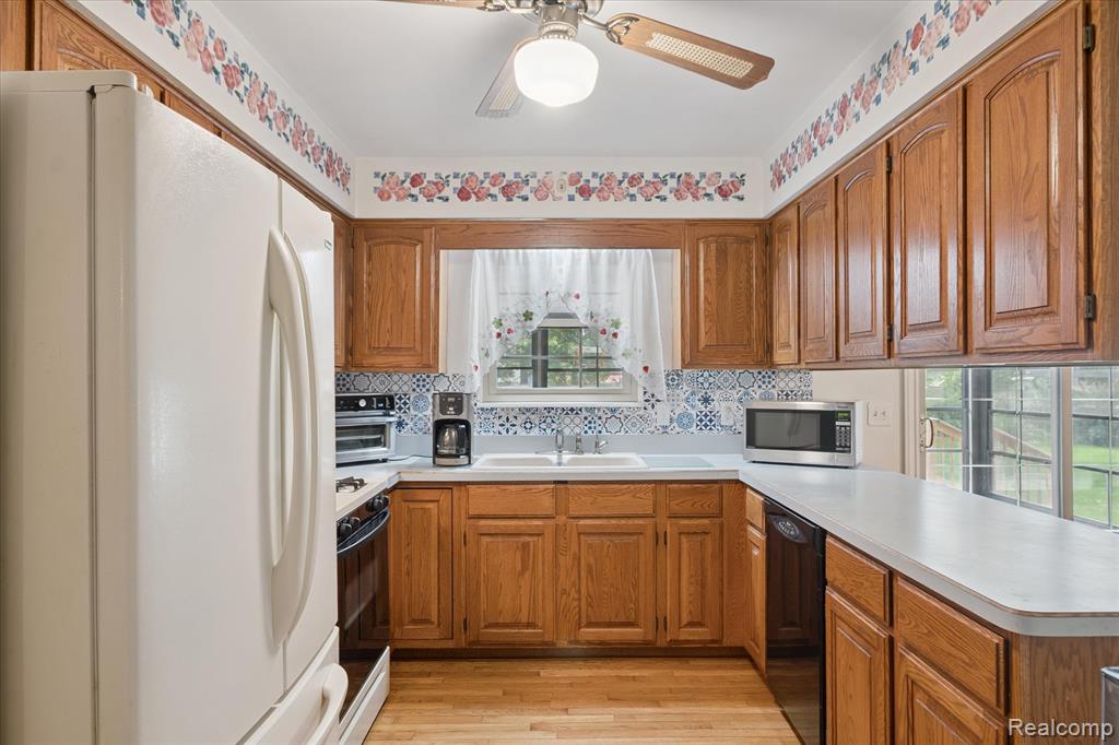 8812 Rio Vista Street, Green Oak, MI 48116 — Photo 6