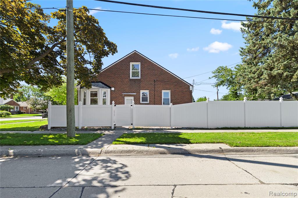 7604 Robinson Avenue, Allen Park, MI 48101 — Photo 3