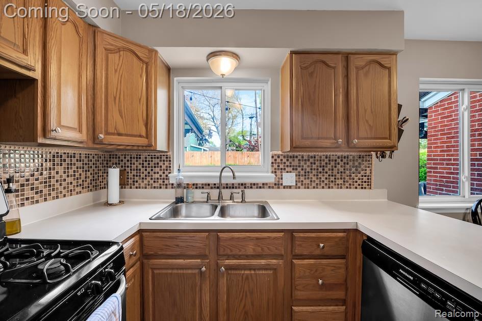 693 Langley Boulevard, Clawson, MI — Photo 13