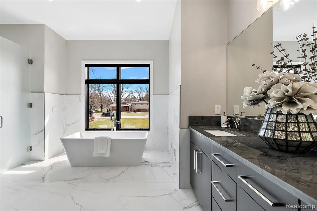 42021 Dequindre Road, Troy, MI 48085 — Photo 9