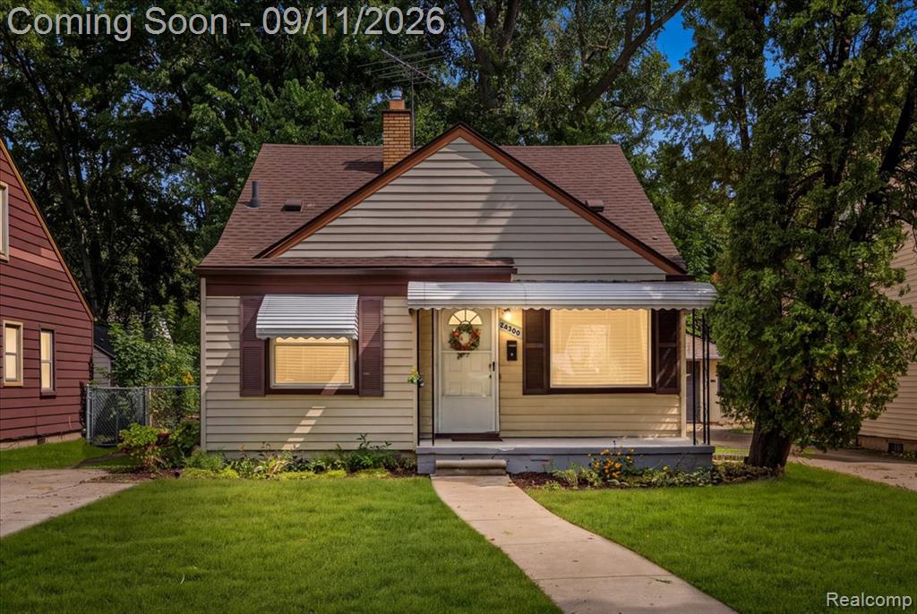 24300 Cloverlawn Street, Oak Park, MI 48237
