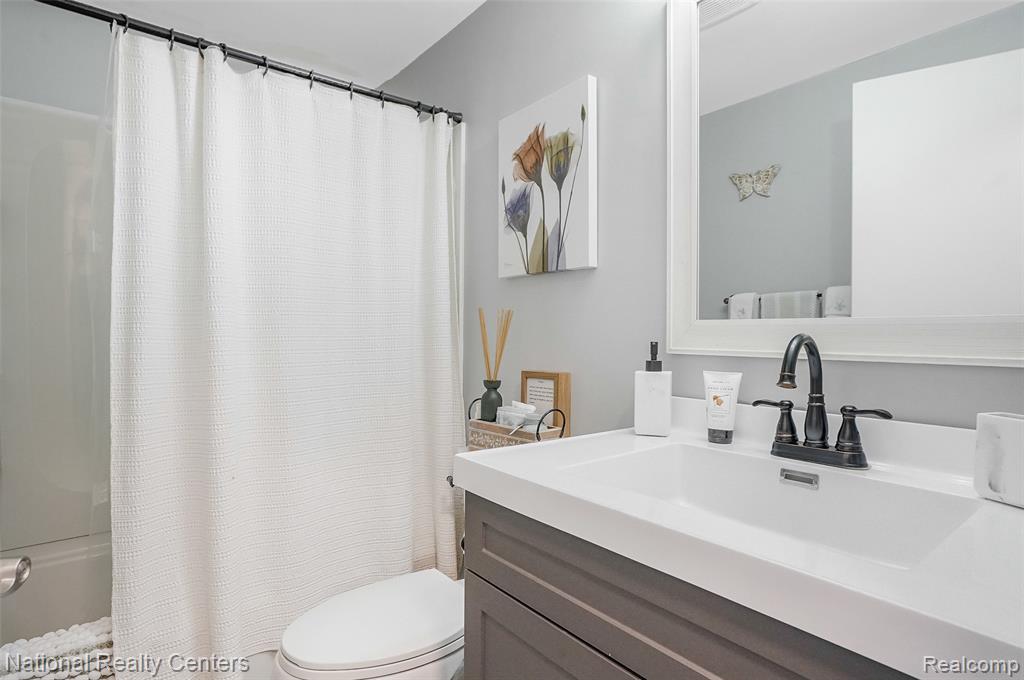 61900 Richfield Street, South Lyon, MI 48178 — Photo 26