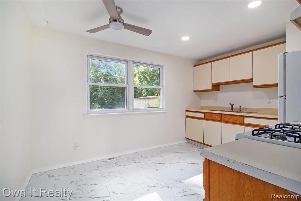 2188 HEMLOCK Drive, Ann Arbor, MI 48108 — Photo 10