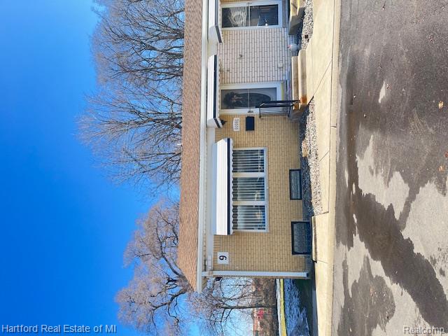 50092 Helfer Boulevard, Wixom, MI 48393 — front exterior