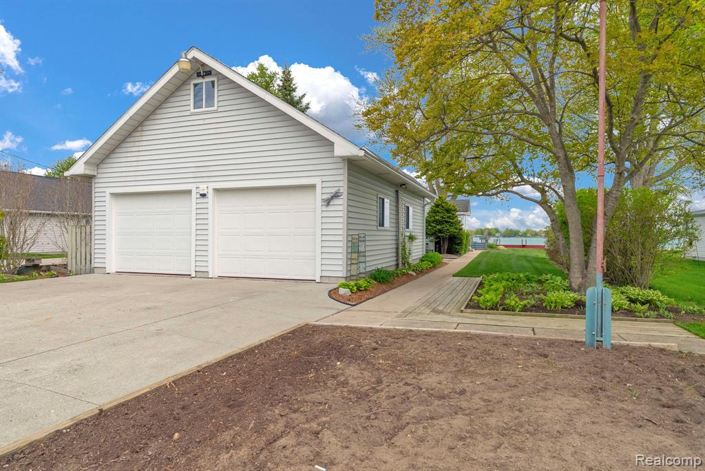 5441 Pointe Drive, East China, MI — Photo 9