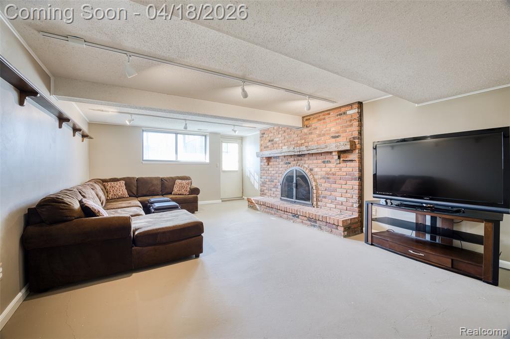 35631 Heritage Lane, Farmington, MI 48335 — Photo 33