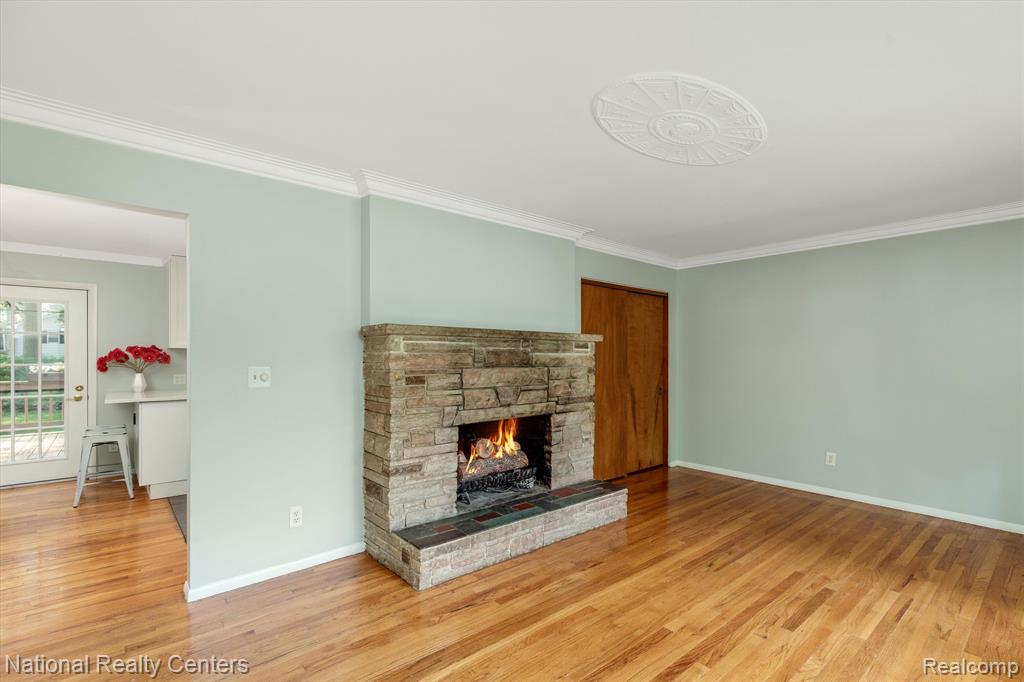 4211 WOODMONT Drive, Waterford, MI 48329 — Photo 8