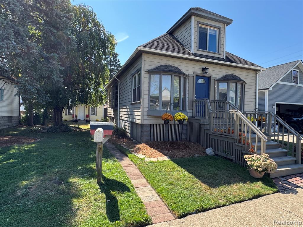 747 Cherry Street, Wyandotte, MI 48192 — Photo 2