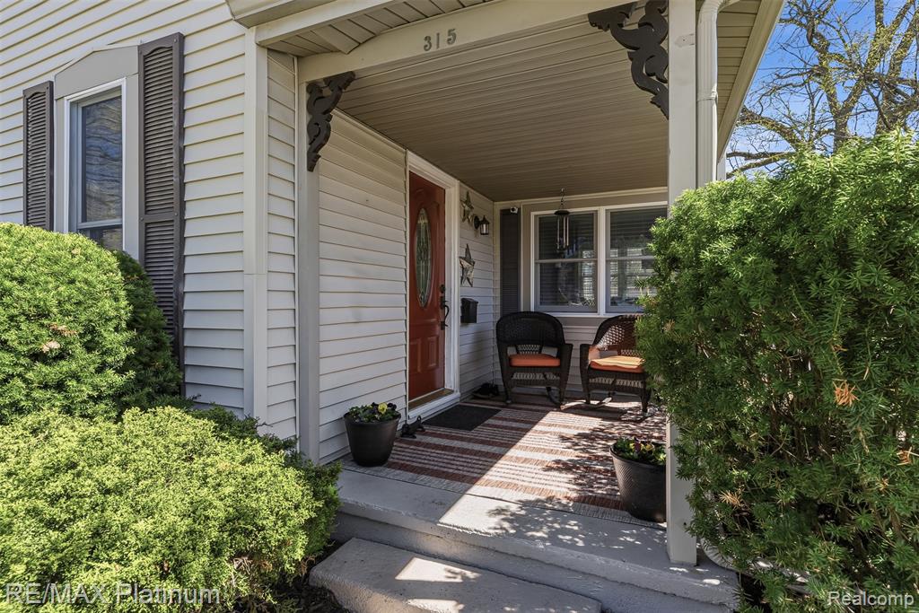 315 S West Street, Fenton, MI 48430 — Photo 5