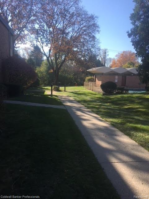 4043 W Maple Road, Bloomfield Hills, MI — Photo 2