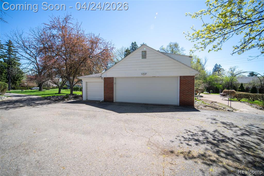 24531 Bloomington Drive, Franklin, MI 48025 — Photo 5