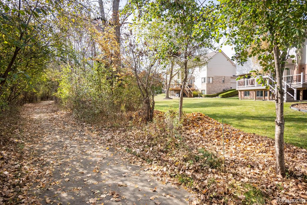 7059 YARMOUTH Drive, West Bloomfield, MI — Photo 57