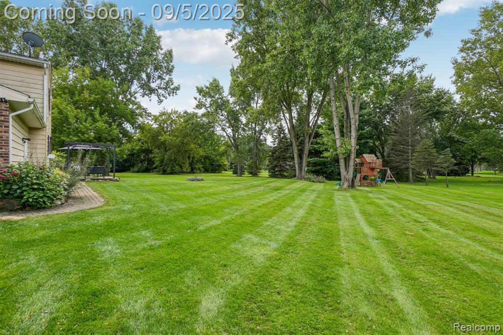8127 Sleepy Time Court, Clarkston, MI 48348 — Photo 38