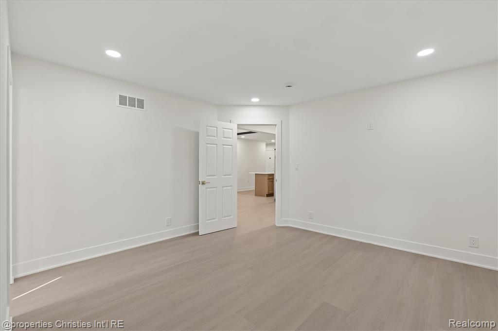 38590 Superior Street, Romulus, MI 48174 — Photo 17