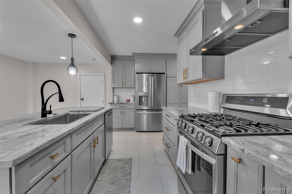 765 Vernier Road, Grosse Pointe Woods, MI 48236 — Photo 17