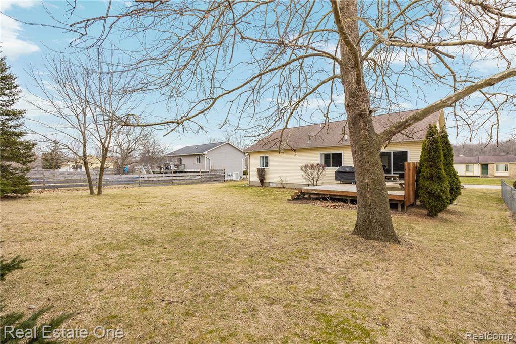 6335 Stonehearth Pass, Grand Blanc, MI 48439 — Photo 48