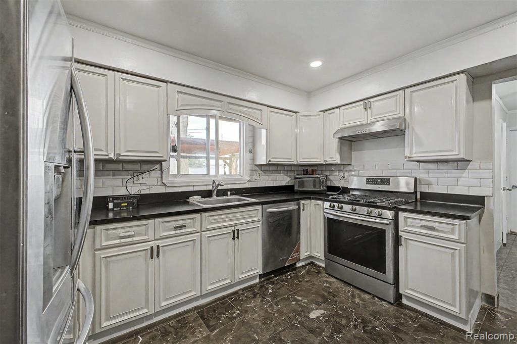 8650 Whitlock Avenue, Dearborn, MI 48126 — Photo 9