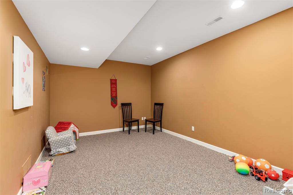 4687 Oakhurst Ridge Road, Clarkston, MI 48348 — Photo 35