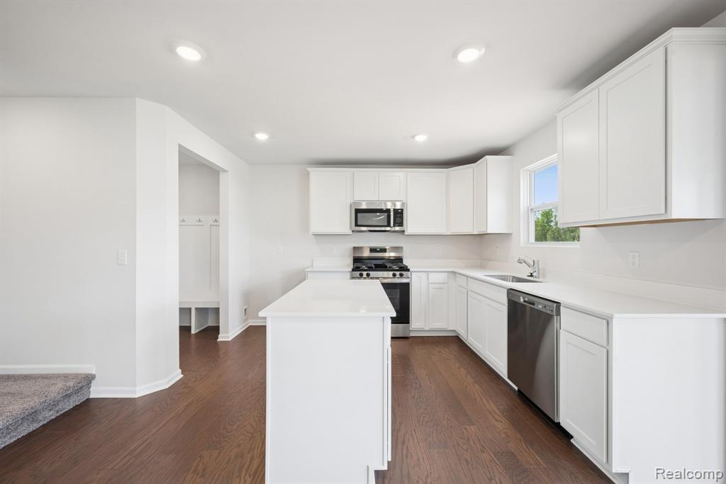 391 Edge Brook Drive W, Holly, MI 48442 — Photo 5