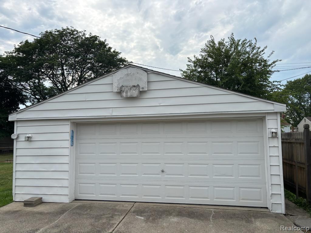 541 Helen Street, Garden City, MI — Photo 2