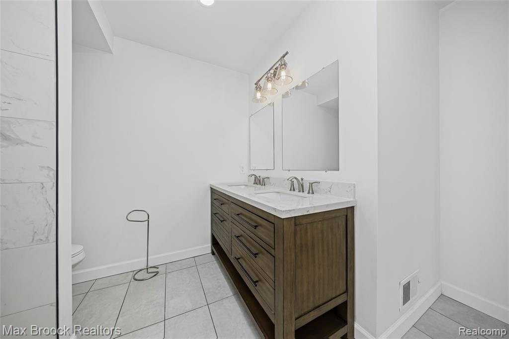 4241 S Shore Street, Waterford, MI 48328 — Photo 26