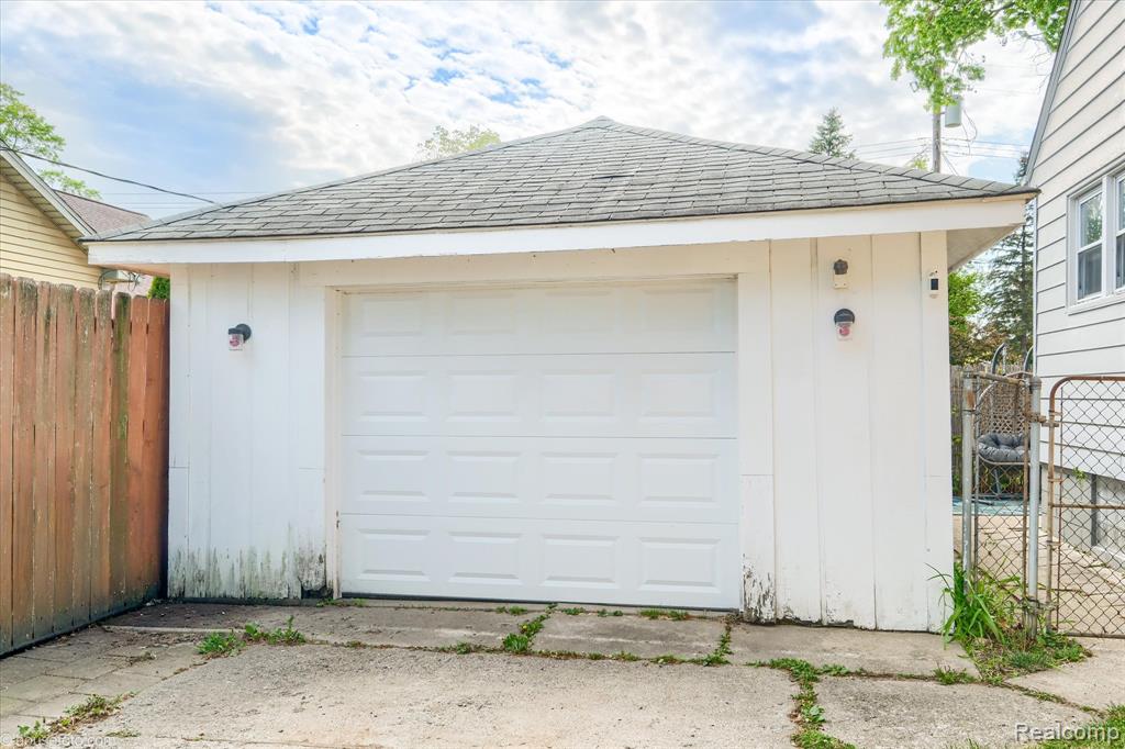 825 N Monroe Street, Lapeer, MI 48446 — Photo 28