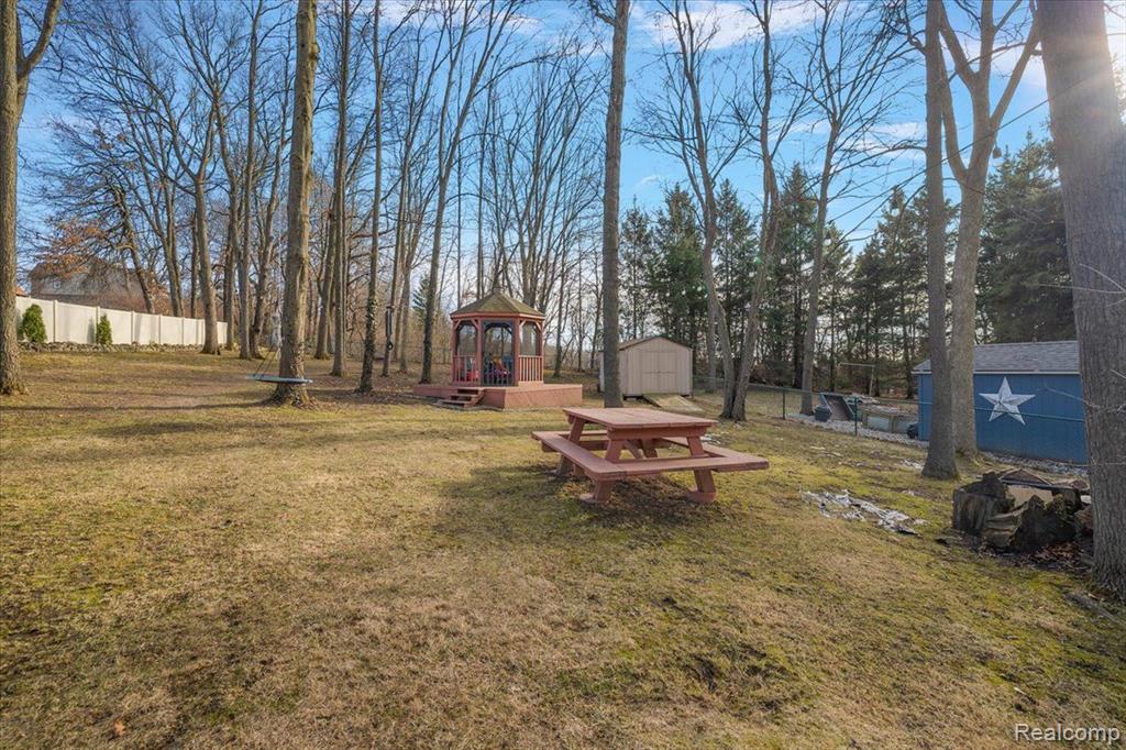 5621 SALLY Road, Clarkston, MI 48348 — Photo 55