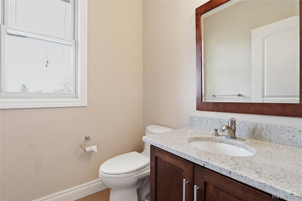 2084 Wabeek Hill Court, Bloomfield Hills, MI 48302 — Photo 32